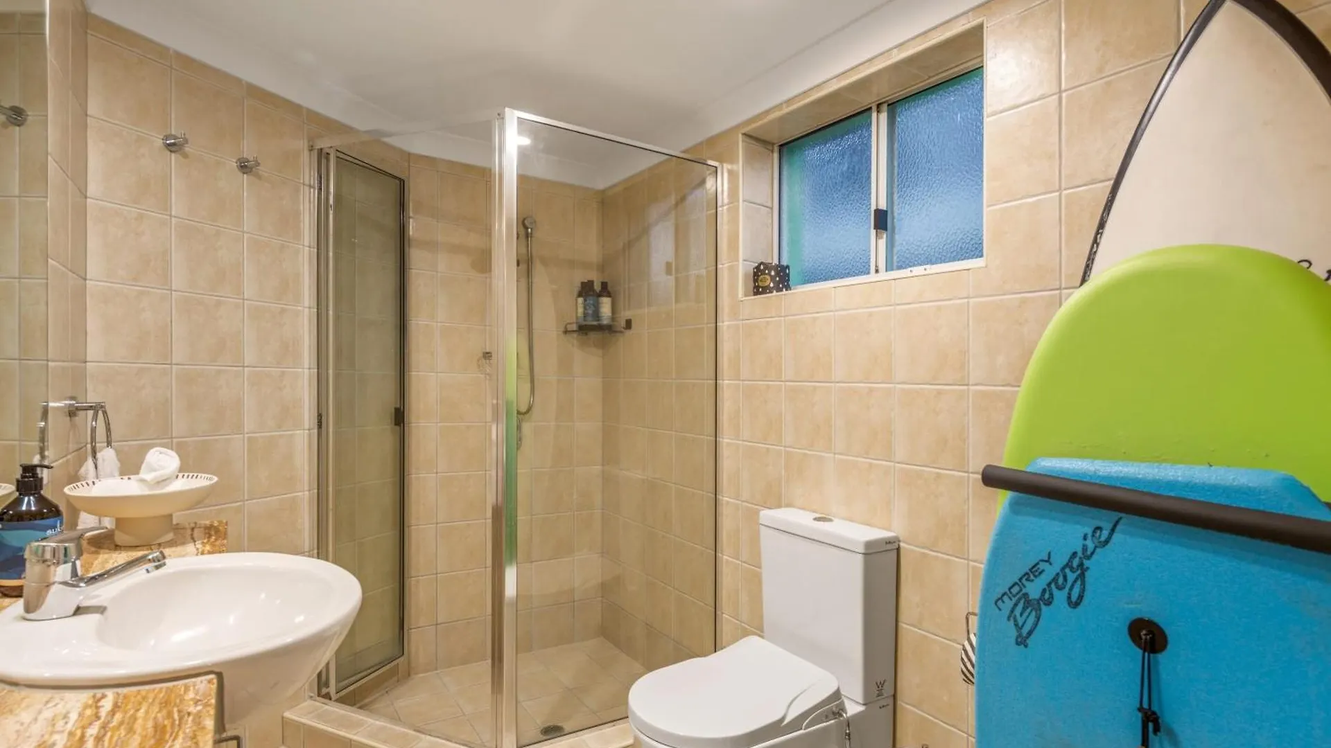Lejlighed Oceanfront Views At Rolling Surf Resort Caloundra