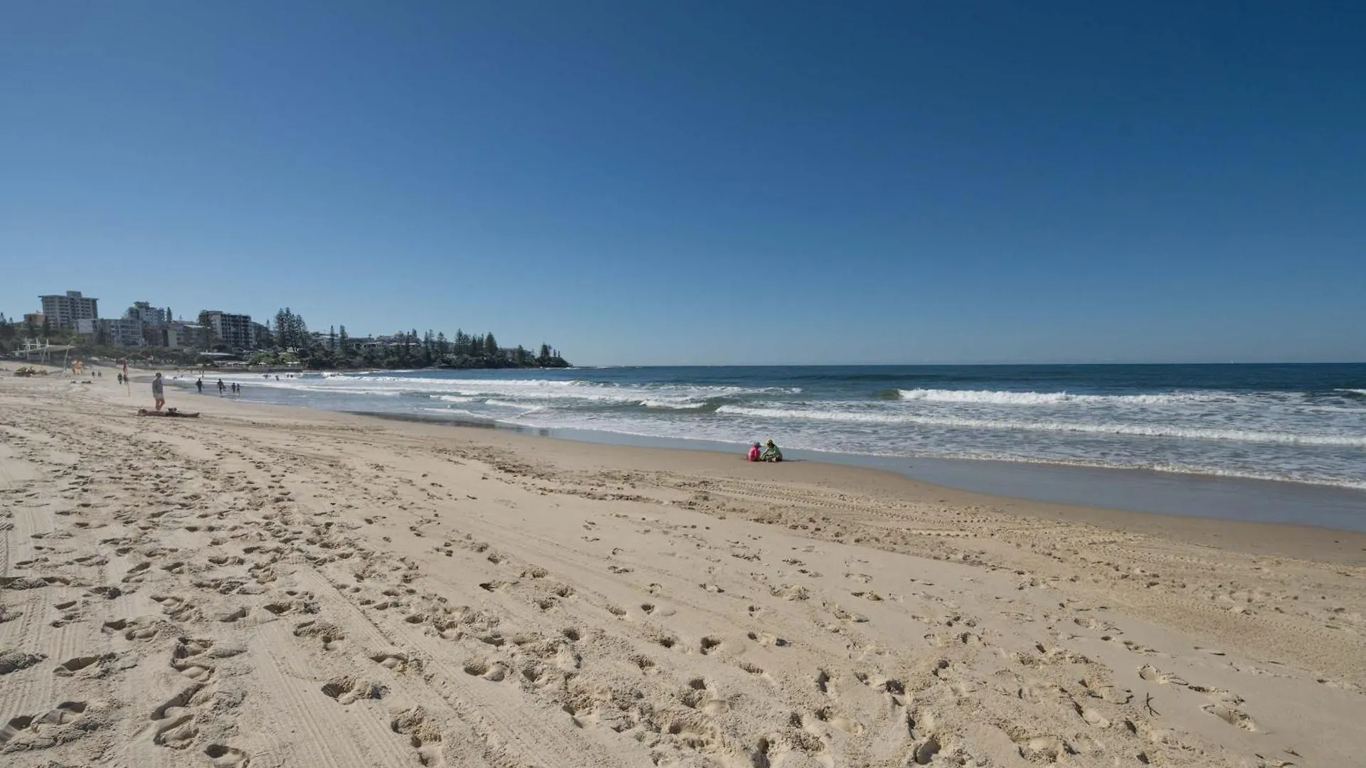 Oceanfront Views At Rolling Surf Resort Caloundra Lejlighed